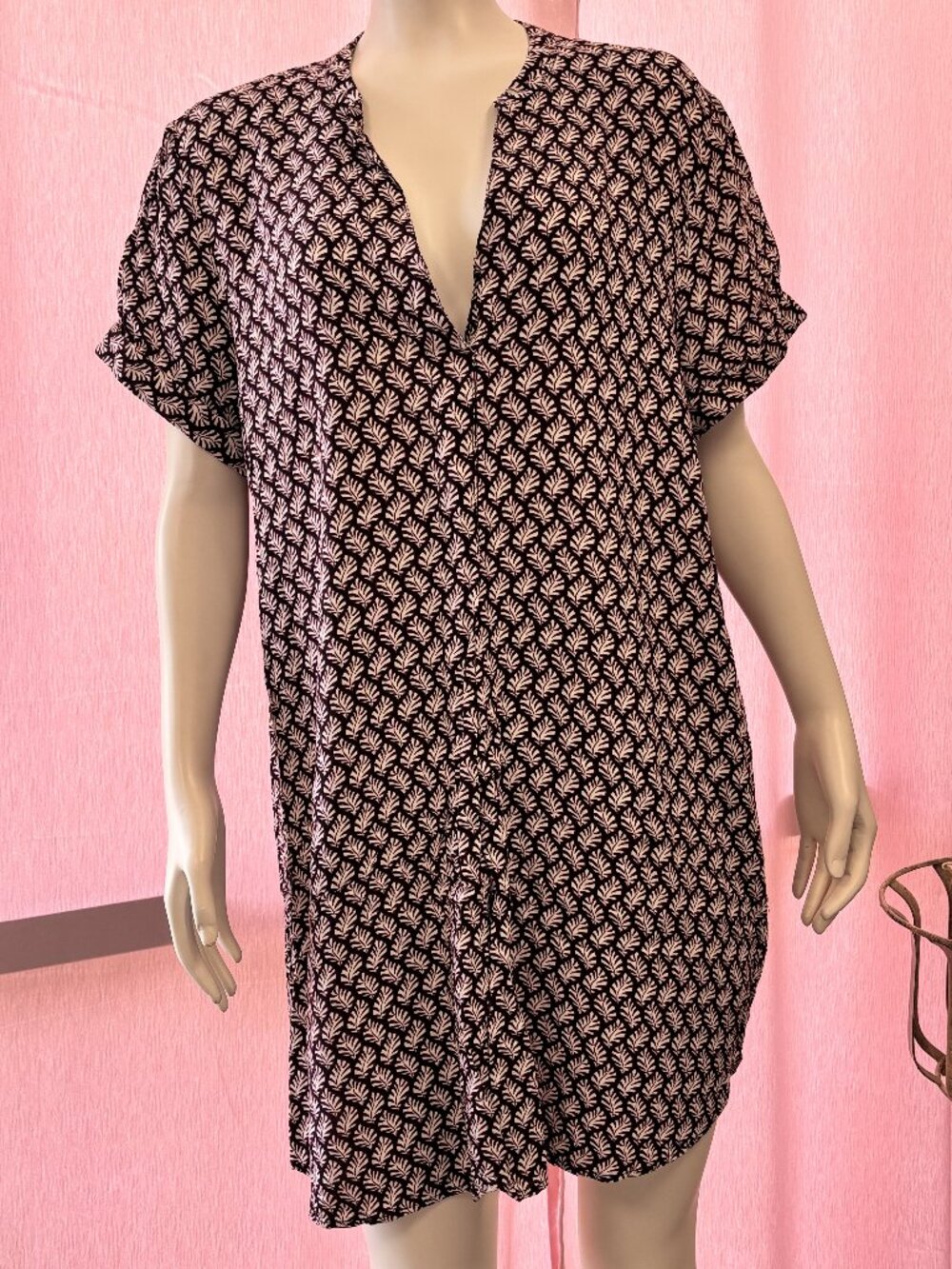 H&M Black & Blush Leaf Print Shift Dress Size 14 Like New